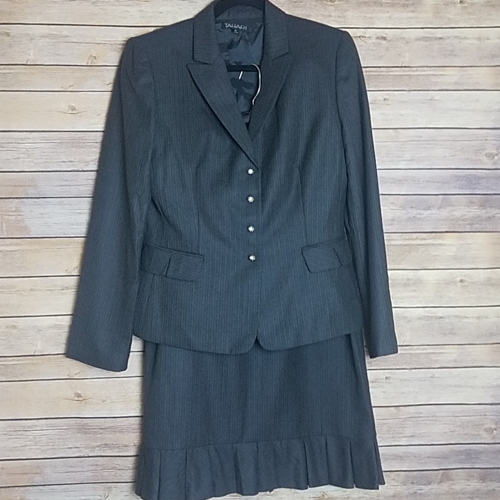 Tahari gray pinstripe skirt suit set 10 cashmere